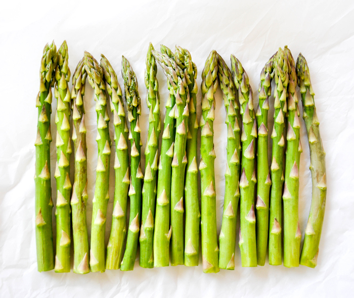 Asparagus Candles :: Add fresh asparagus around a cylinder shaped candle and instant springtime happiness