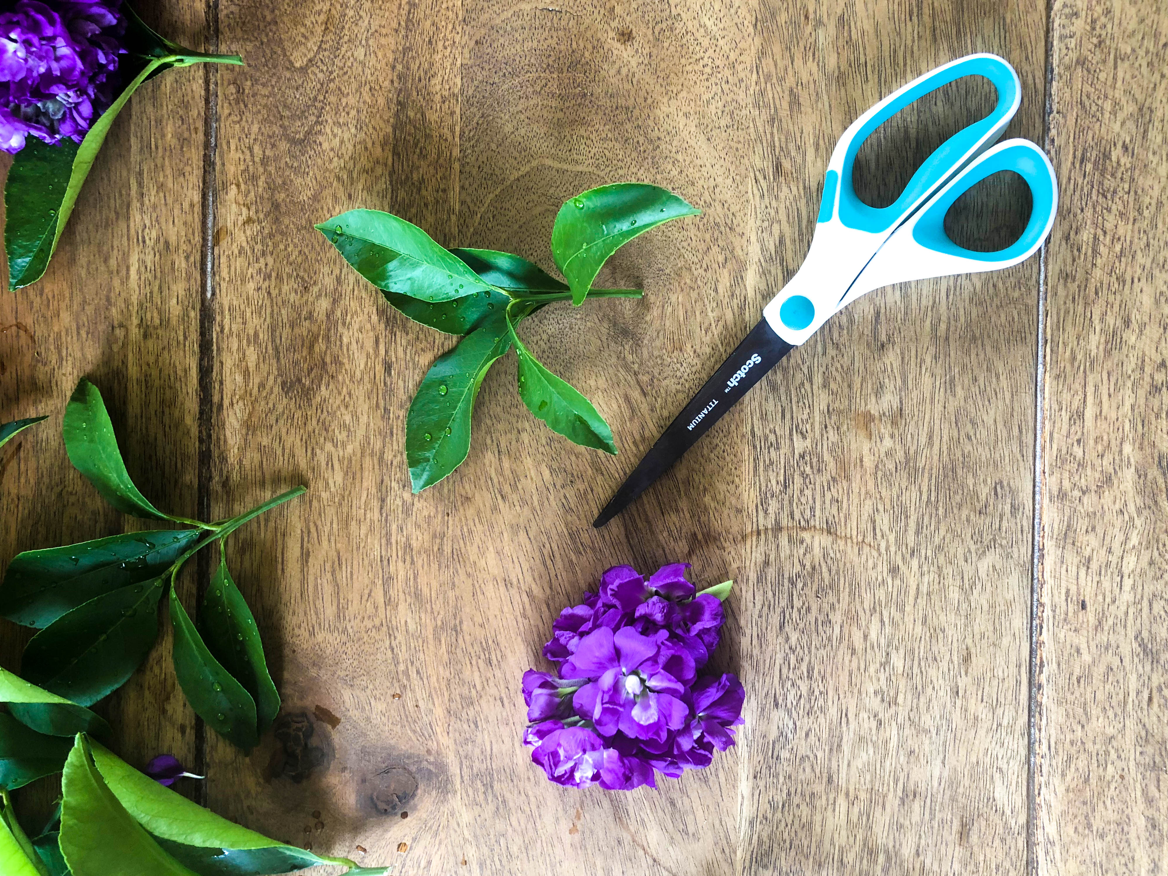 How to make a Floral Crown for a wedding or graduation ceremony!