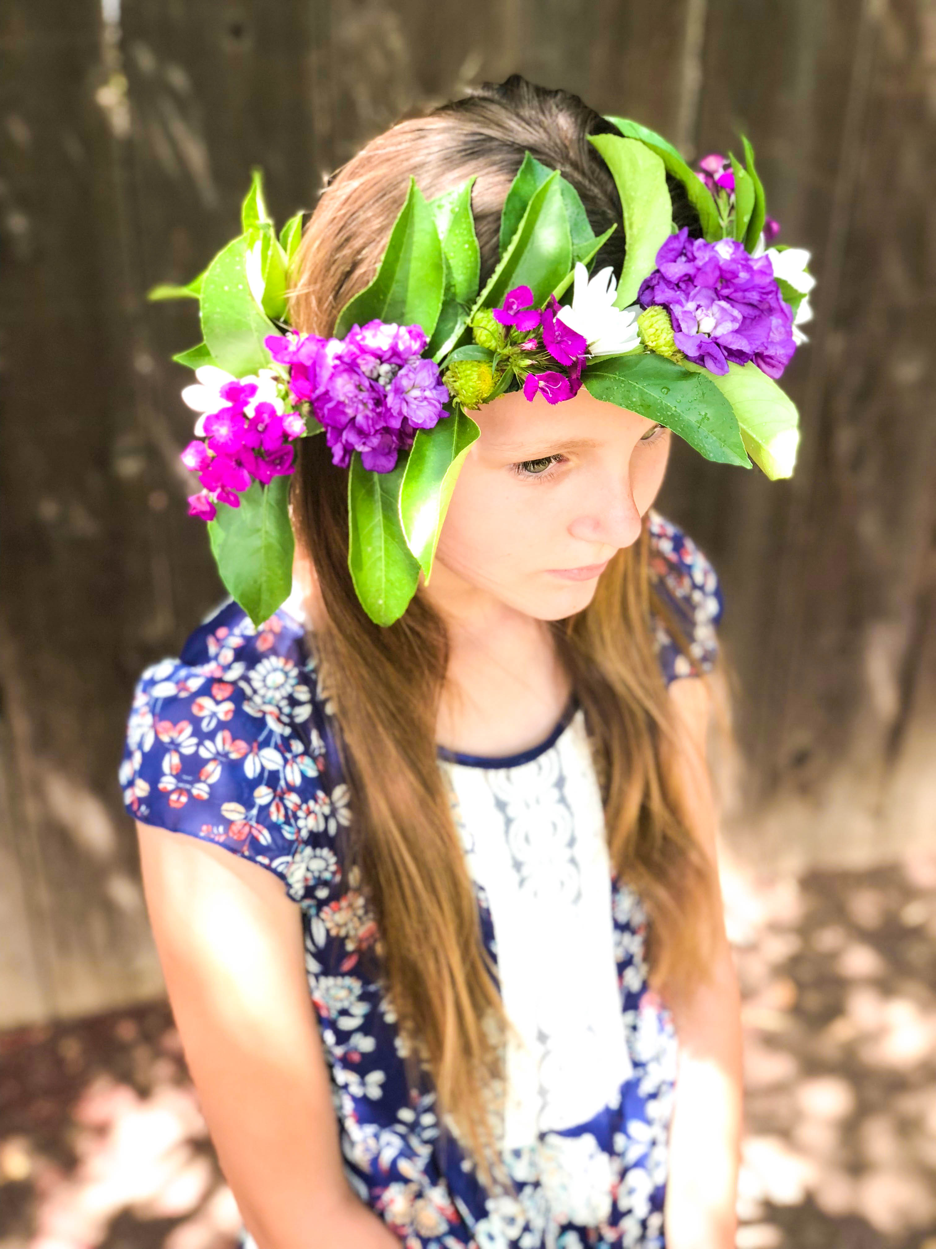 How to make a Floral Crown for a wedding or graduation ceremony!